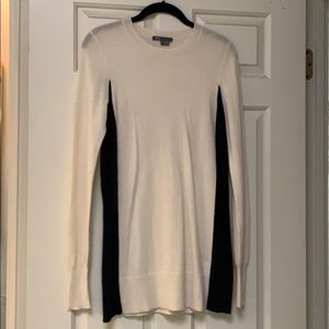 Vince cashmere cream top w/ slimming black panels